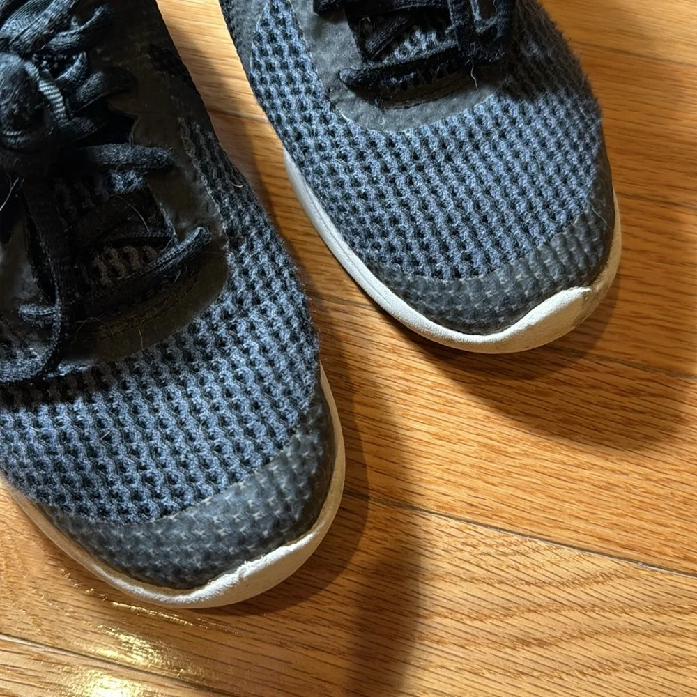 Nike kids sneakers, size 4Y